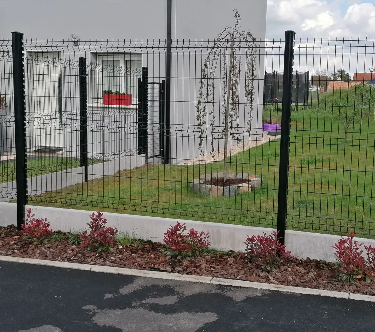 Cloture rigide grillage gris anthracite soubassement pavillon